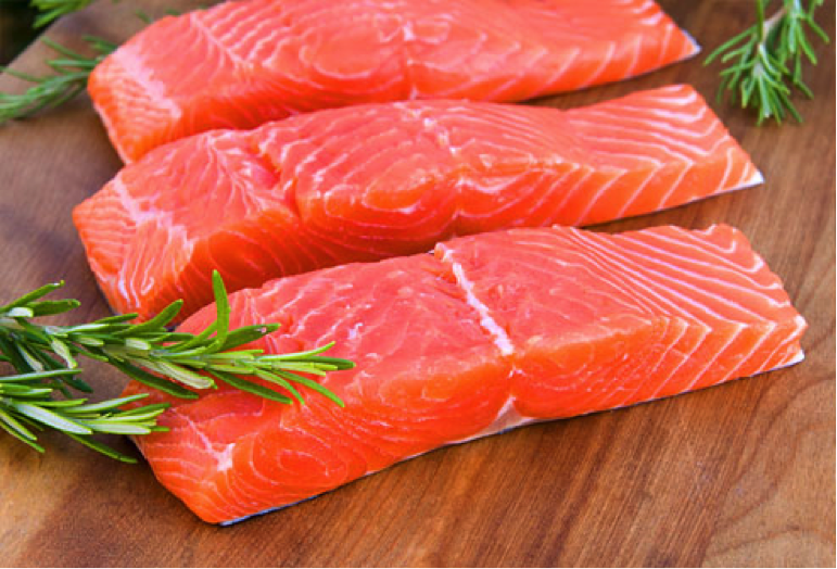 Các acid béo omega - 3 trong cá giúp phòng bệnh ở tuổi tiền mãn kinh