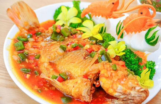 Cá chép sốt cà chua là món cá chép cho bà bầu tăng cường dinh dưỡng