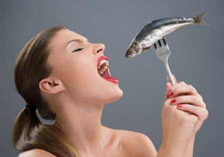 Không nên ăn cá khi đang uống thuốc ho để phòng ngừa dị ứng