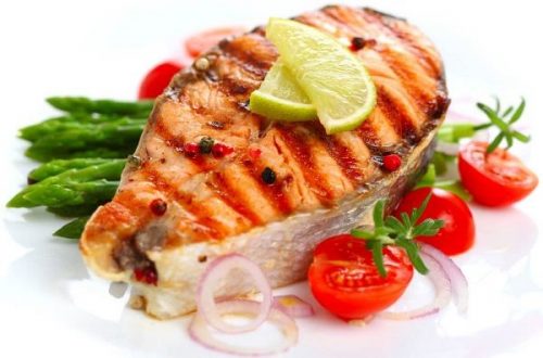 Bổ sung nhiều cá và rau sẽ là bữa ăn hợp lý cho sức khỏe của bạn