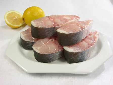 Cách nấu cá kho nghệ ngon nhất là dùng cá lăng sông Đà, cá nheo sông Đà hoặc cá trắm đen sông Đà