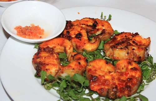 Cách làm cá nướng muối ớt từ cá lăng sông Đà đơn giản, dễ làm mà rất thơm ngon
